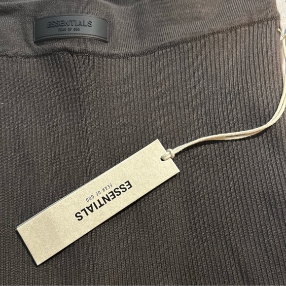 ESSENTIALS FEAR OF GOD GRAY RIB SHORTS - Picture 4 of 6